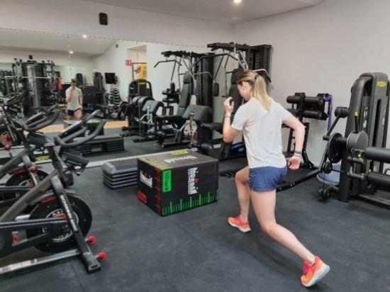 Lunge exercise in Aspire's gym