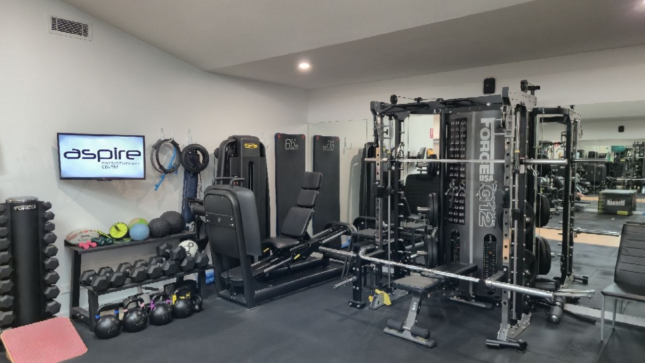 Leg press and strength equipment in Aspire's gym